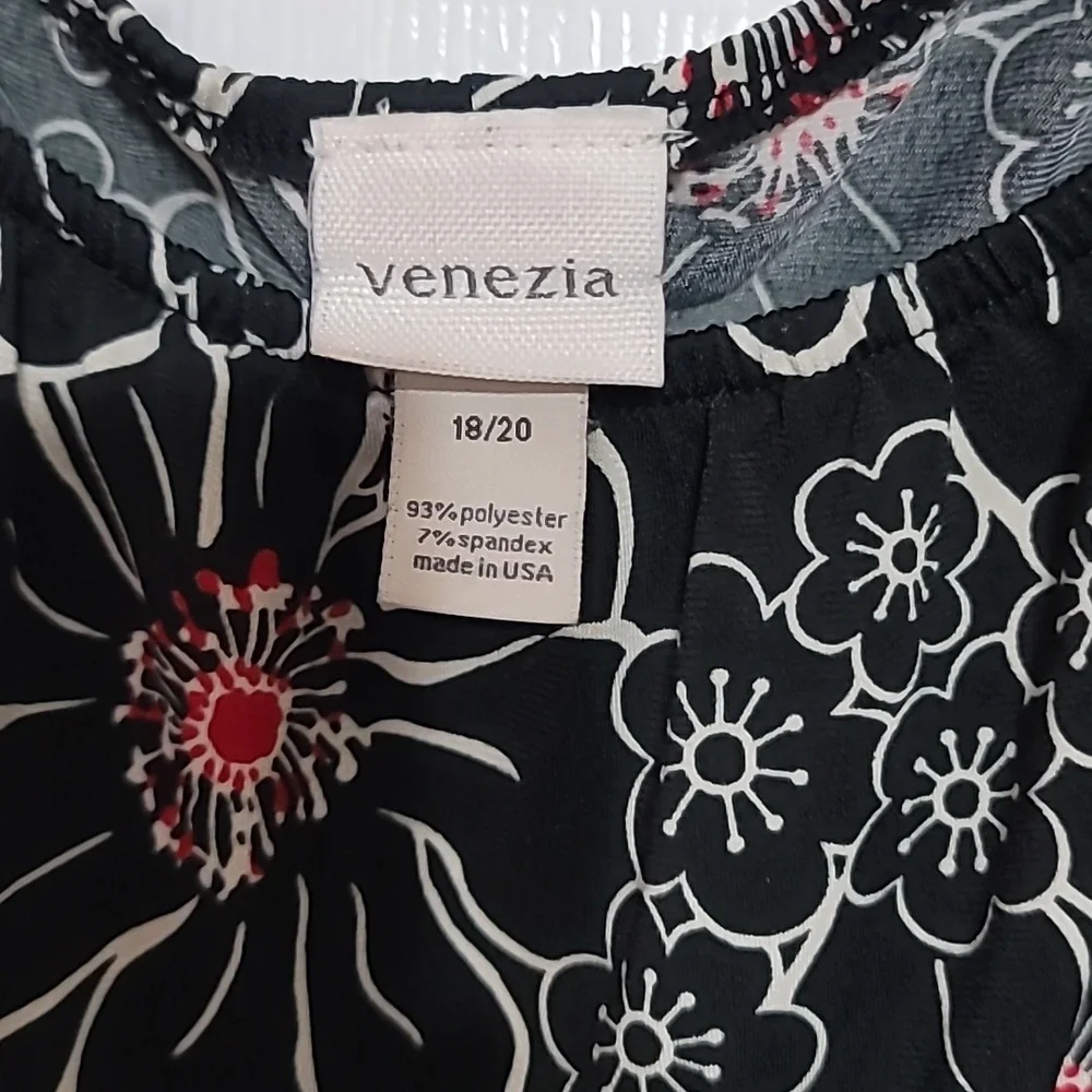 Venezia Black Floral Scoop Neck Blouse with Pink Centers - Picture 5 of 6